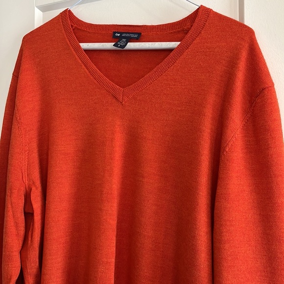 Wool v neck thin sweater - Picture 3 of 4
